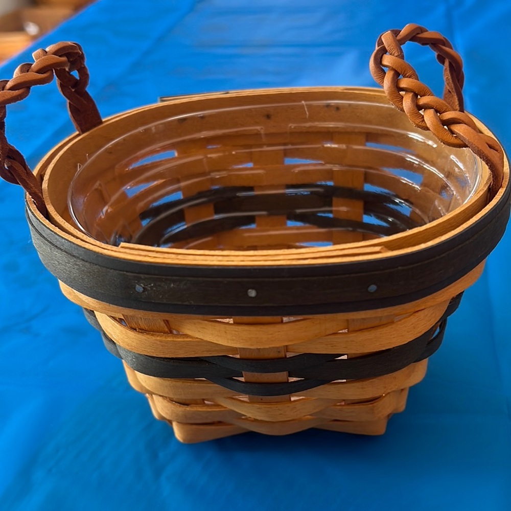 Longaberger Collectors Club 1999 edition basket
